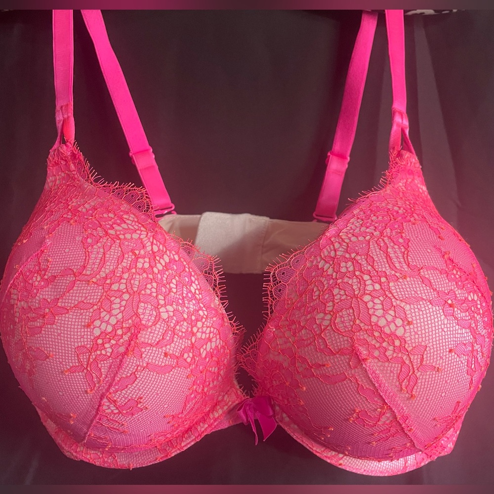 Victoria’s Secret Super Sexy push up plunge bra 38D